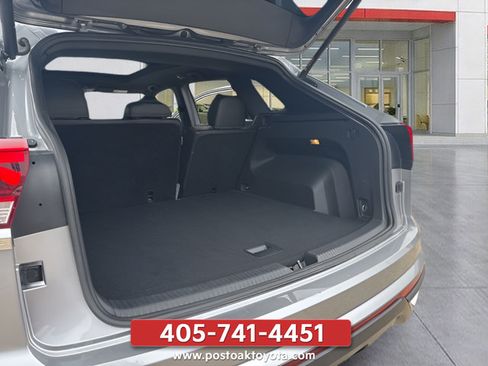 Used 2023 Volkswagen Atlas Cross Sport SE FWD image 21
