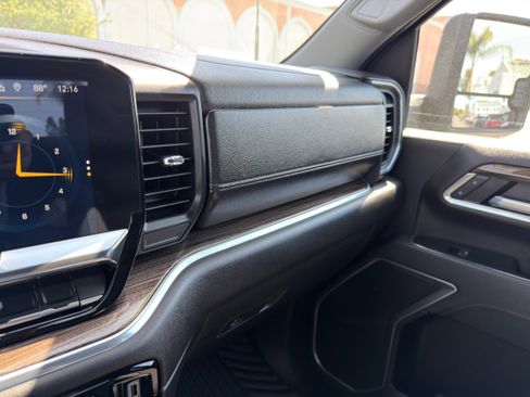 Used 2025 Chevrolet Silverado 2500 LT w/ Convenience Package image 36