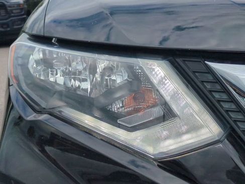 Used 2018 Nissan Rogue SV FWD image 10