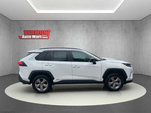 Used 2022 Toyota RAV4 LE AWD/4WD image 9