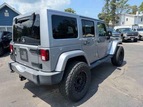 Used 2016 Jeep Wrangler Unlimited Sahara w/ Dual Top Group AWD/4WD image 5
