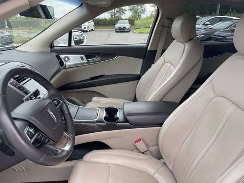 Used 2020 Lincoln Nautilus Reserve w/ Equipment Group 202A image 7