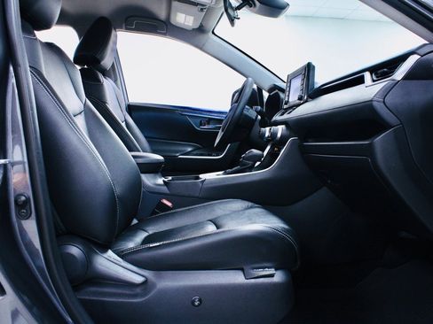 Used 2021 Toyota RAV4 XLE image 28