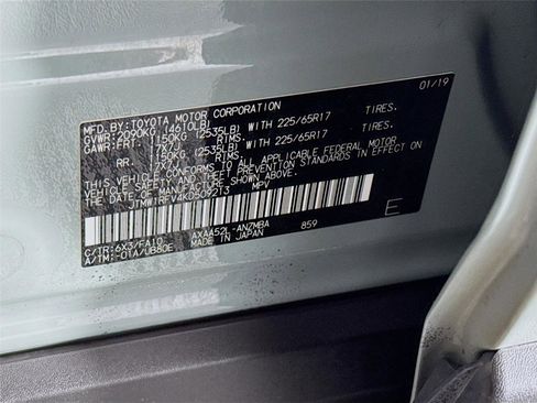 Used 2019 Toyota RAV4 XLE w/ Convenience Package FWD image 33