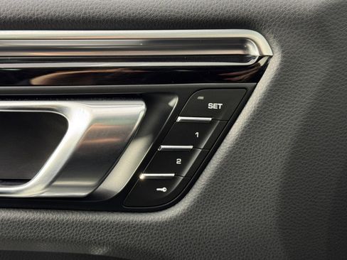 Used 2024 Porsche Macan image 18