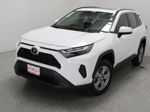 Used 2025 Toyota RAV4 XLE w/ Convenience Package FWD image 2