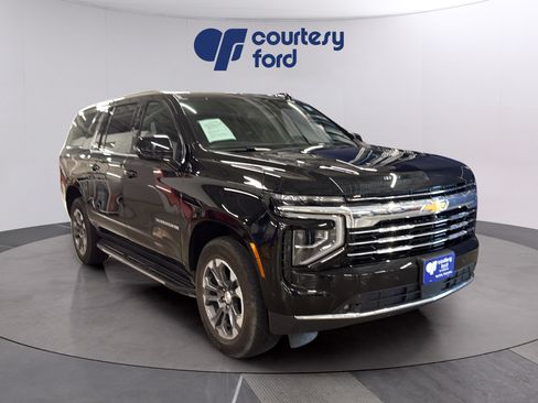 Used 2025 Chevrolet Suburban LT w/ Comfort Package AWD/4WD image 1