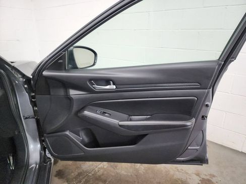 Used 2024 Nissan Altima 2.5 SV FWD image 31