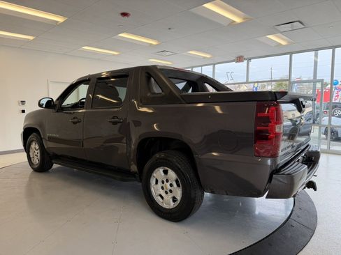 Used 2010 Chevrolet Avalanche LT image 37