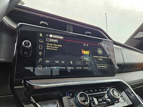 Used 2024 GMC Sierra 3500 Denali w/ Denali Reserve Package image 17