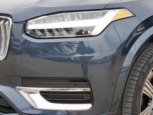 Used 2025 Volvo XC90 T8 Ultra w/ Protection Package Premier image 9