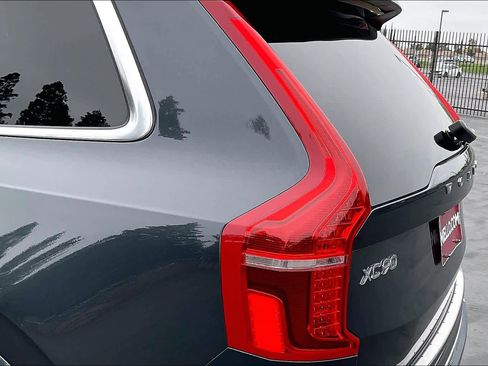 Used 2022 Volvo XC90 T8 Inscription Expression w/ Advanced Package image 33