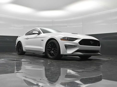Used 2018 Ford Mustang GT Premium w/ GT Performance Package RWD image 47