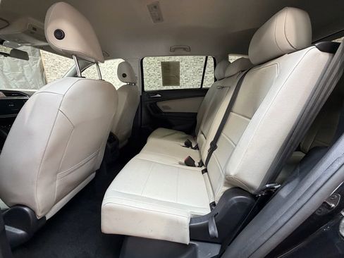 Used 2020 Volkswagen Tiguan SE image 13