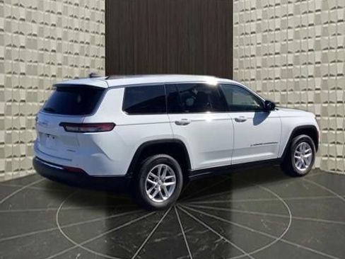 Used 2023 Jeep Grand Cherokee L Laredo w/ Luxury Tech Group I AWD/4WD image 4