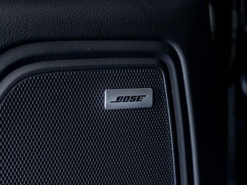 Certified 2025 Porsche Macan image 16