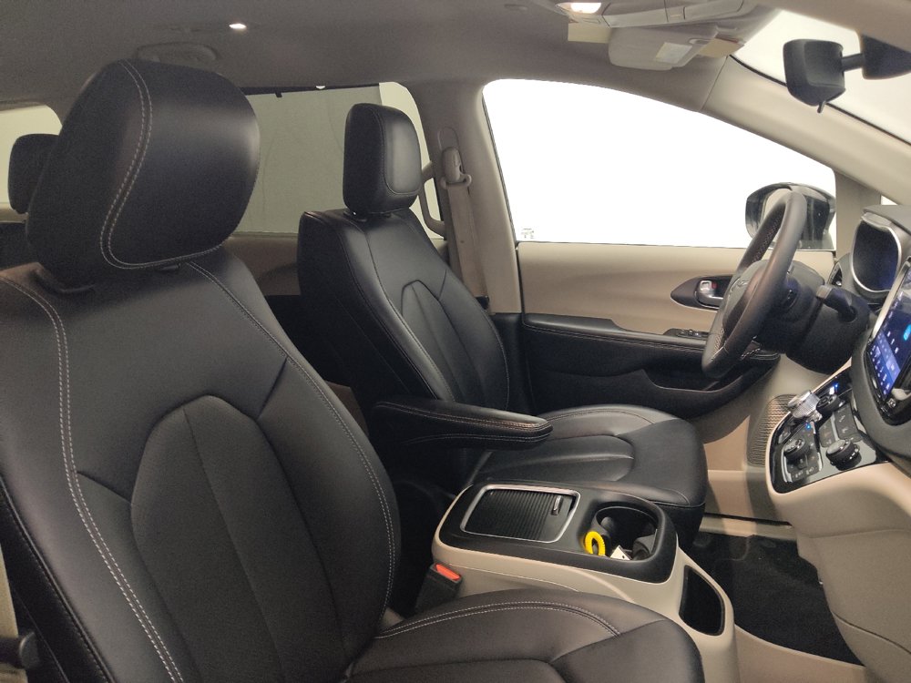 Used 2024 Chrysler Pacifica Touring-L FWD image 21