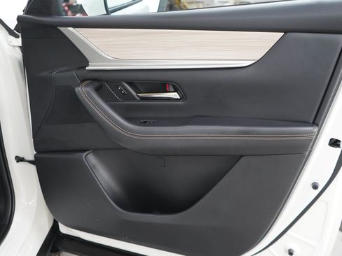 Certified 2024 MAZDA CX-90 Plug-In Hybrid w/ Preferred AWD/4WD image 9