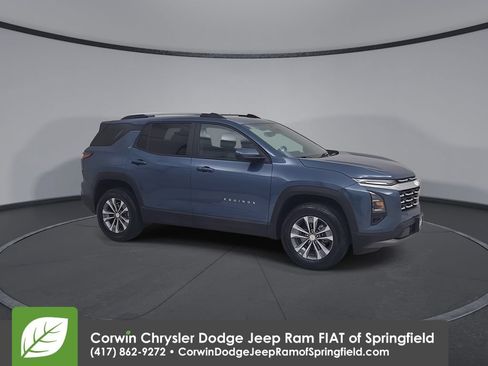 Used 2025 Chevrolet Equinox LT w/ Convenience Package II FWD image 2