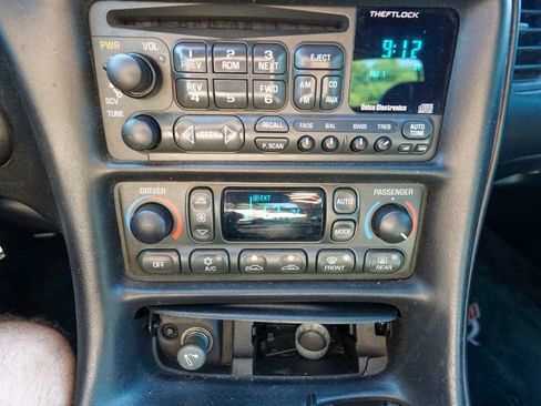 Used 2004 Chevrolet Corvette Convertible w/ Preferred Equipment Group RWD image 18