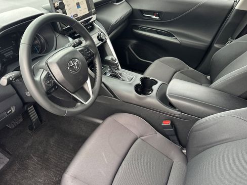 Used 2024 Toyota Venza LE AWD/4WD image 10