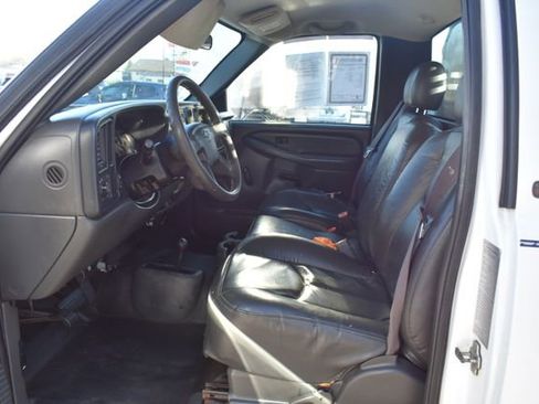 Used 2005 Chevrolet Silverado 3500 W/T w/ Snow Plow Prep Package image 16