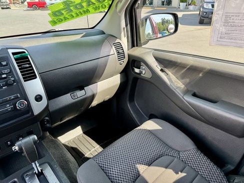 Used 2012 Nissan Frontier SV w/ SV Premium Utility Pkg AWD/4WD image 17
