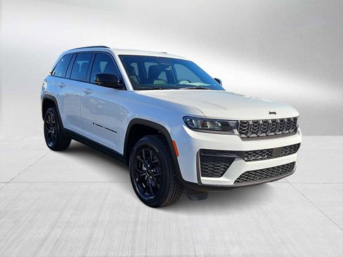 New 2026 Jeep Grand Cherokee Altitude image 2