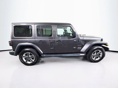 Used 2018 Jeep Wrangler Unlimited Sahara AWD/4WD image 8