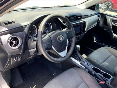 Used 2019 Toyota Corolla LE FWD image 2