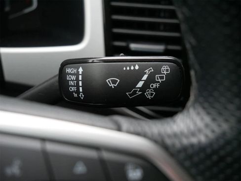 Used 2022 Volkswagen Atlas SEL Premium image 19