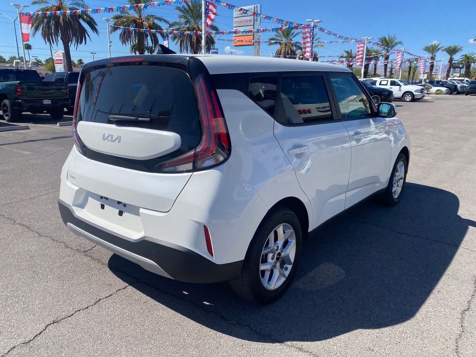 Used 2025 Kia Soul LX w/ LX Technology Package FWD image 7