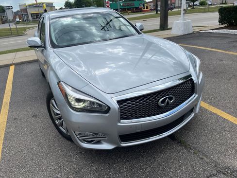 Used 2019 INFINITI Q70 Luxe w/ Proactive Package AWD/4WD image 19