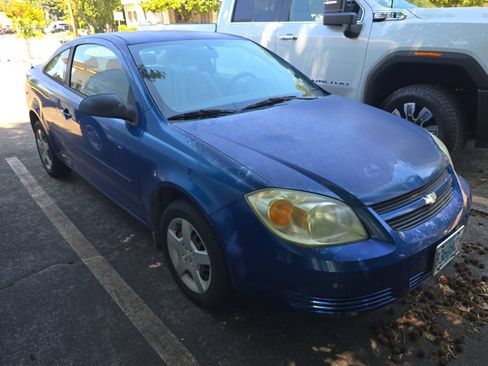 Used 2005 Chevrolet Cobalt Coupe FWD image 2