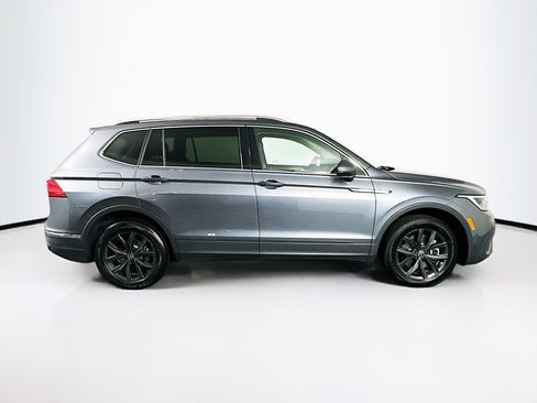 Used 2024 Volkswagen Tiguan SE image 10