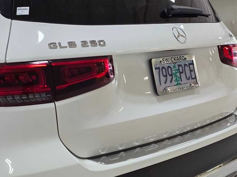 Certified 2022 Mercedes-Benz GLB 250 4MATIC image 13