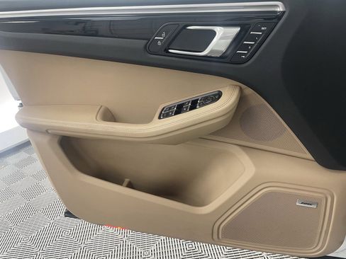 Certified 2023 Porsche Macan S image 25