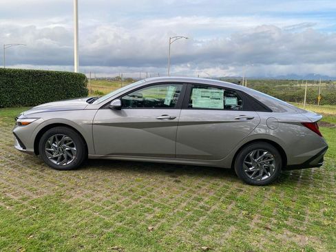 New 2026 Hyundai Elantra Blue image 4