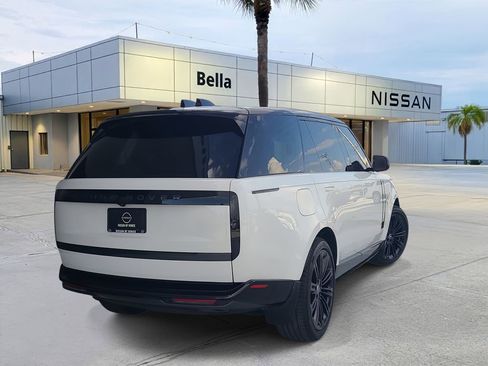 Used 2025 Land Rover Range Rover Long Wheelbase SE image 6
