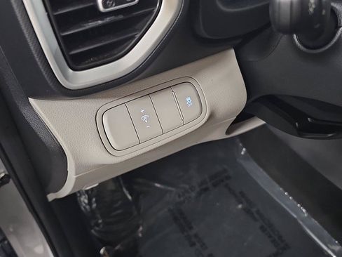Certified 2025 Hyundai Venue SEL FWD image 24