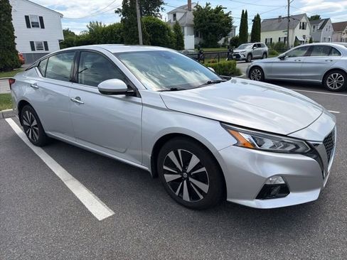 Used 2020 Nissan Altima 2.5 SV AWD/4WD image 2