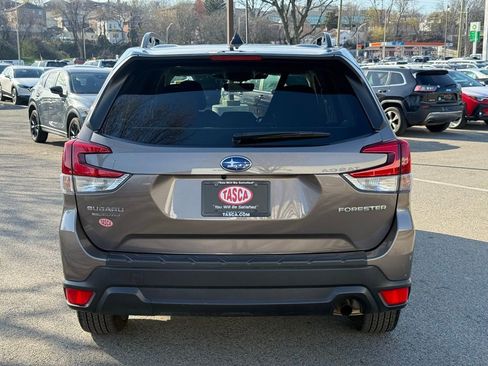 Used 2024 Subaru Forester Premium image 9