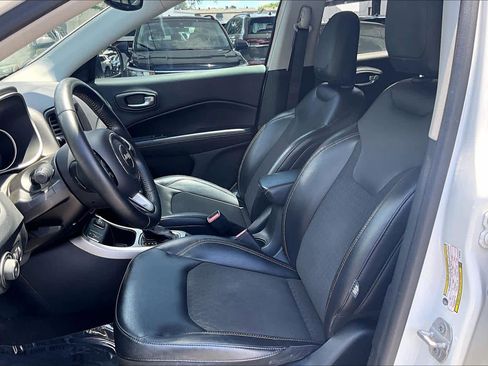 Used 2018 Jeep Compass Latitude w/ Popular Equipment Group FWD image 9