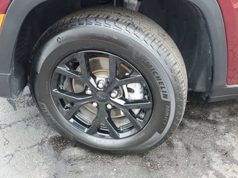 Certified 2024 Jeep Grand Cherokee L Laredo image 3