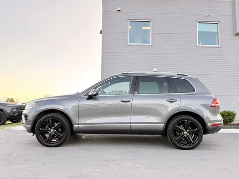 Used 2017 Volkswagen Touareg Wolfsburg Edition image 14