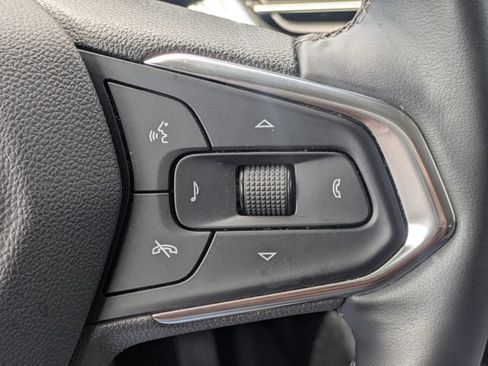 Used 2025 Chevrolet Trax LT w/ LT Convenience Package FWD image 57