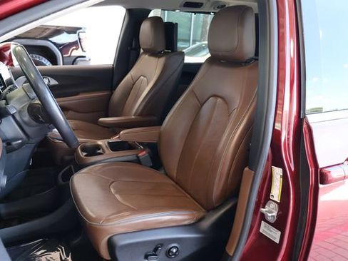 Used 2017 Chrysler Pacifica Limited FWD image 15