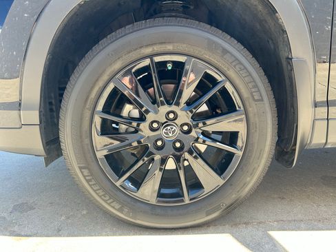 Used 2019 Toyota Highlander SE AWD/4WD image 11