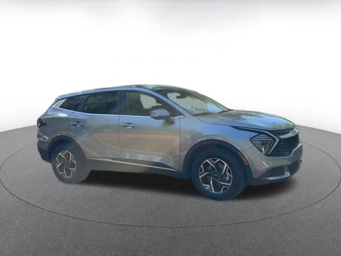 Used 2025 Kia Sportage LX image 2