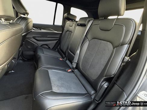 New 2026 Jeep Grand Cherokee Altitude image 21